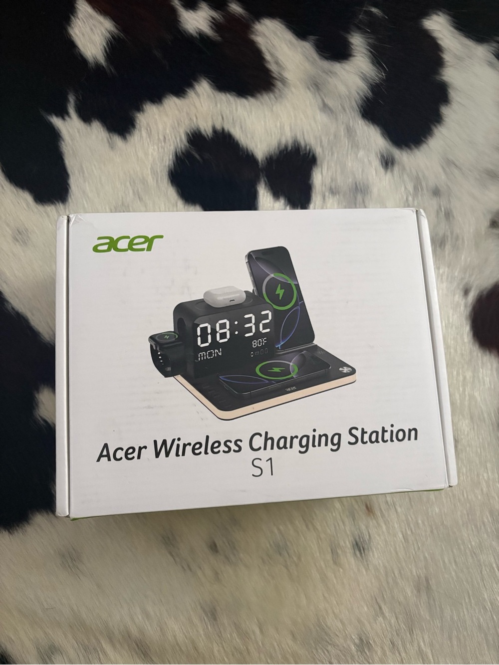 7 in 1 Acer Wireless Charging Station S1 in Black and Silver